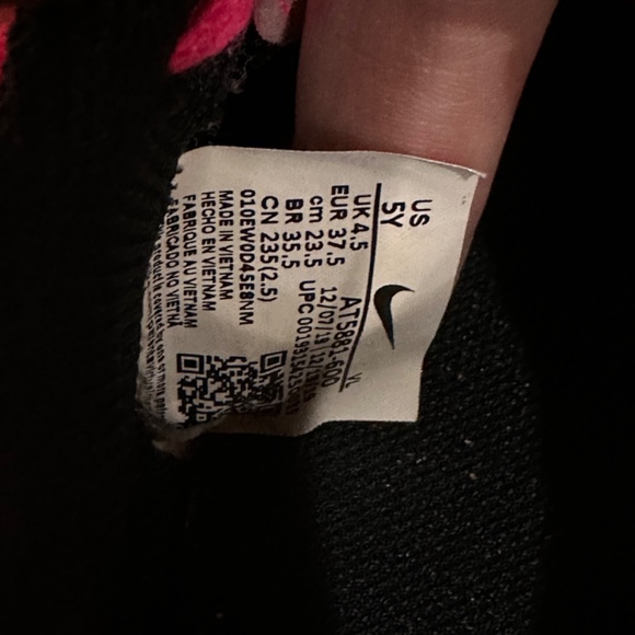 Nike Neon Pink Tiempo Soccer Cleats -Size 5Y - Picture 6 of 6